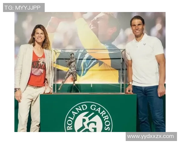 世界足球十大球星与妻子甜蜜生活揭秘 球场外的爱与支持